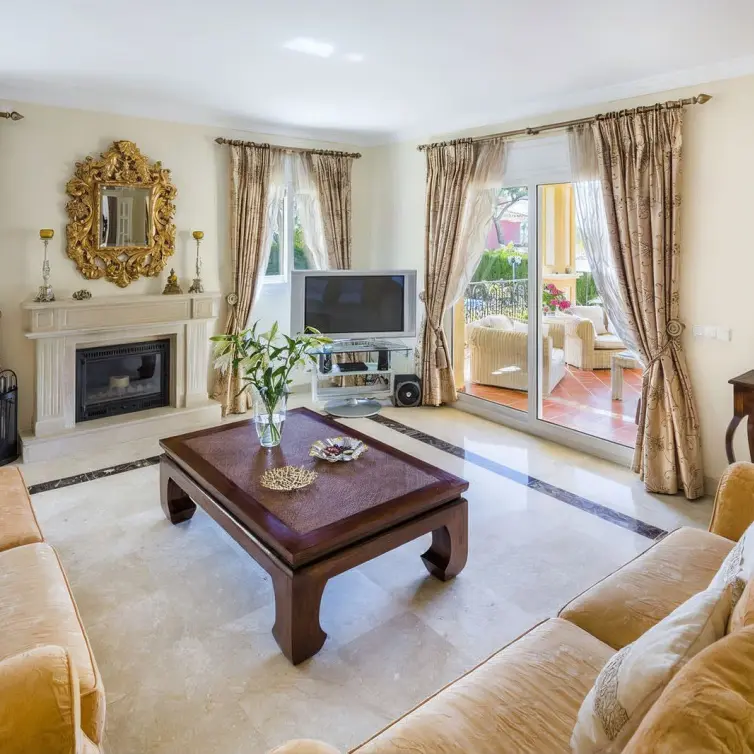 Venta de villa independiente en Elviria