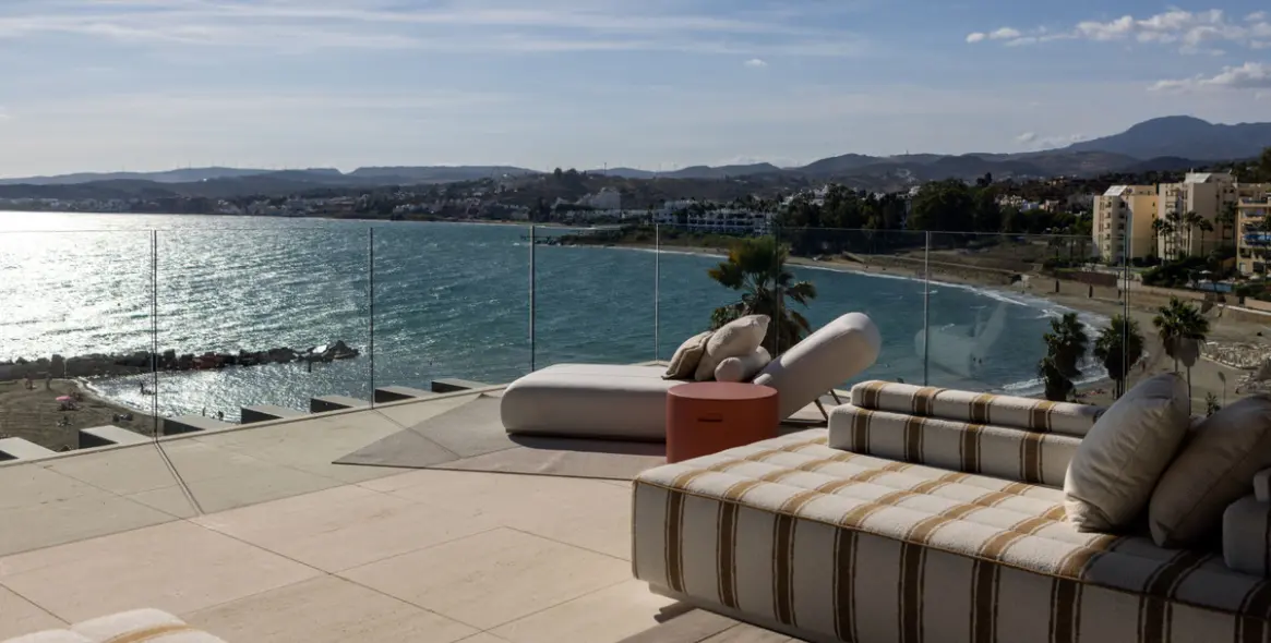 Sale of ground floor apartment in Estepona 2