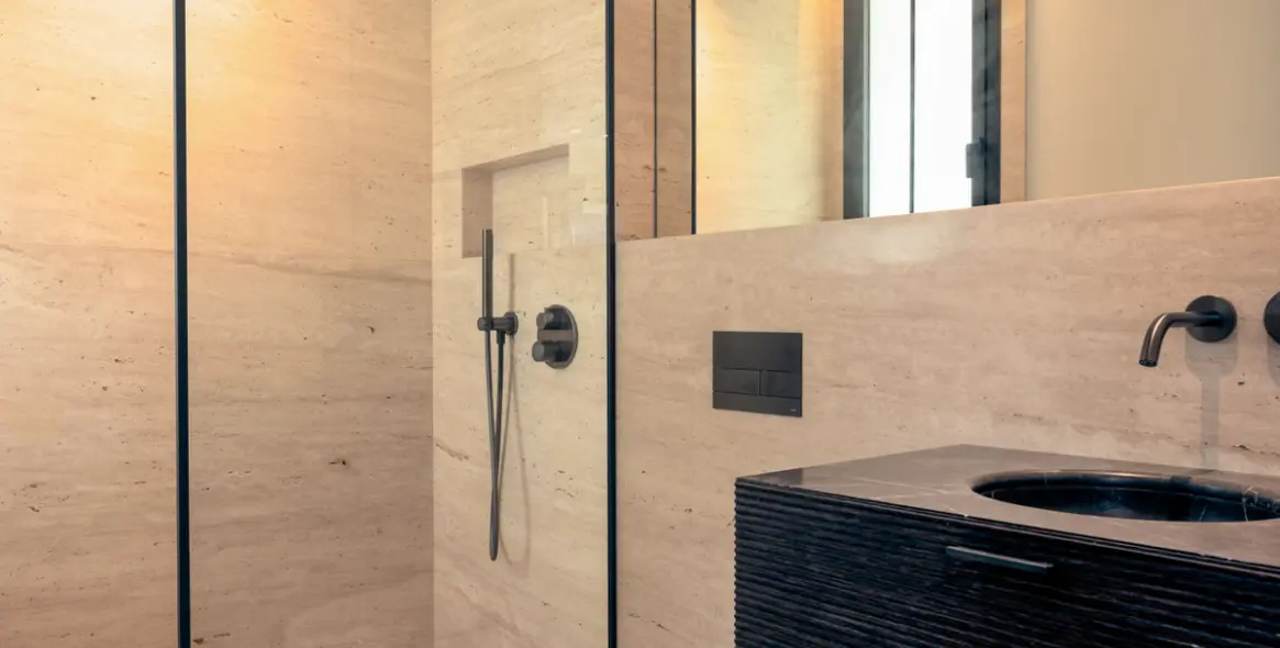 Sale of ground floor apartment in Estepona 18