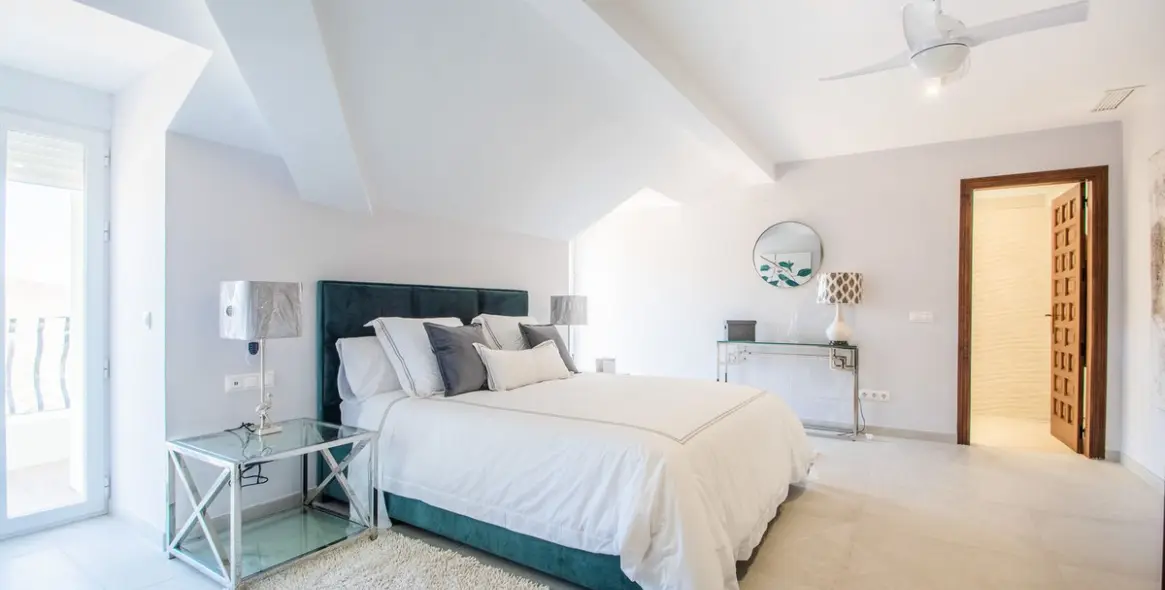 Sale of detached villa in La Mairena 2