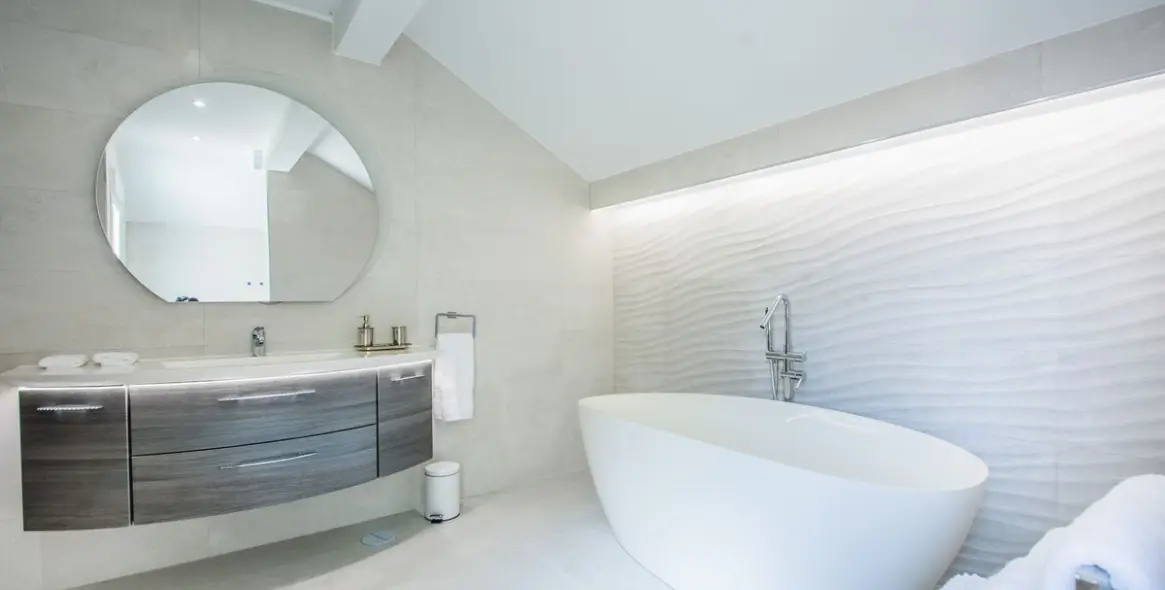 Sale of detached villa in La Mairena 4