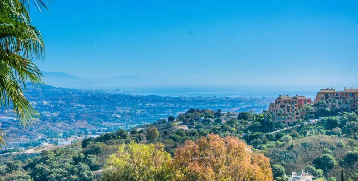 Sale of detached villa in La Mairena 6