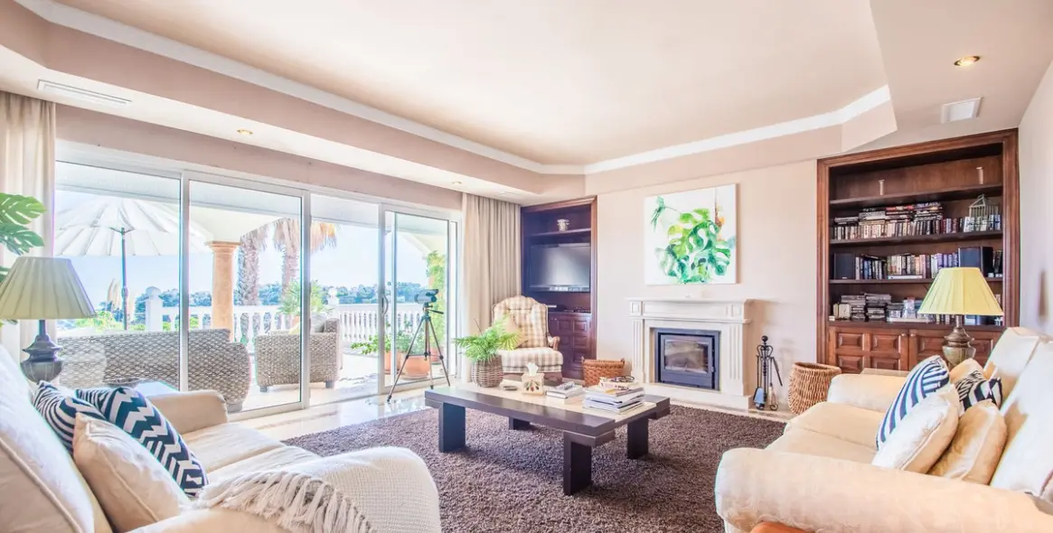 Sale of detached villa in La Mairena 8