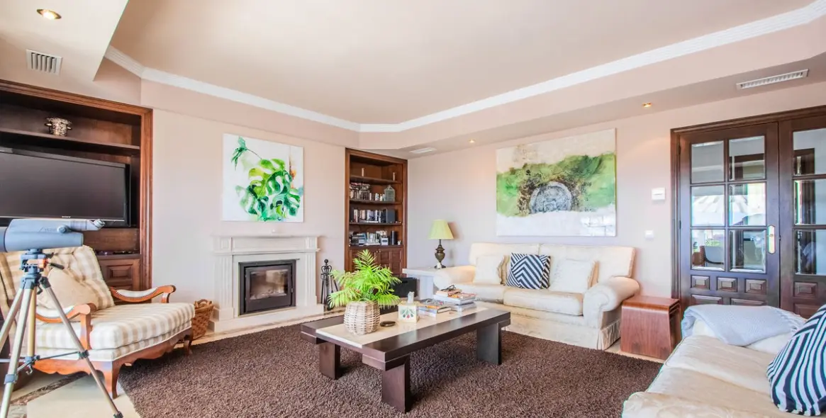 Sale of detached villa in La Mairena 10