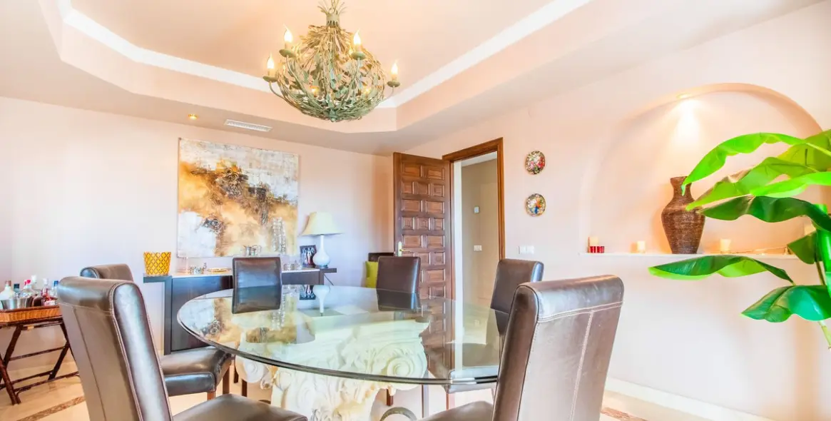 Sale of detached villa in La Mairena 12