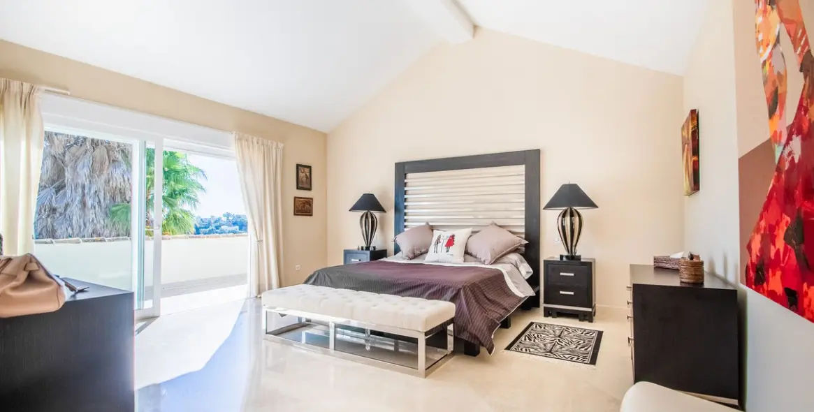 Sale of detached villa in La Mairena 14