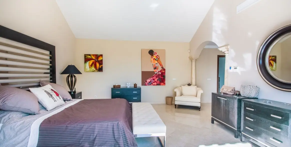 Sale of detached villa in La Mairena 19