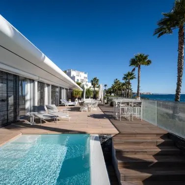 Venta de villa independiente en Estepona