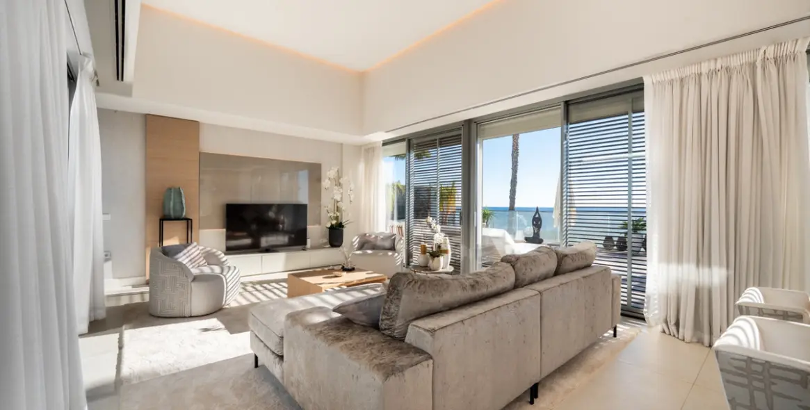 Sale of detached villa in Estepona 2