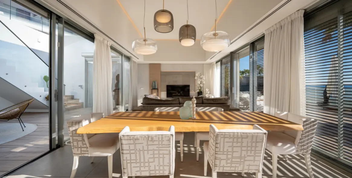 Sale of detached villa in Estepona 12