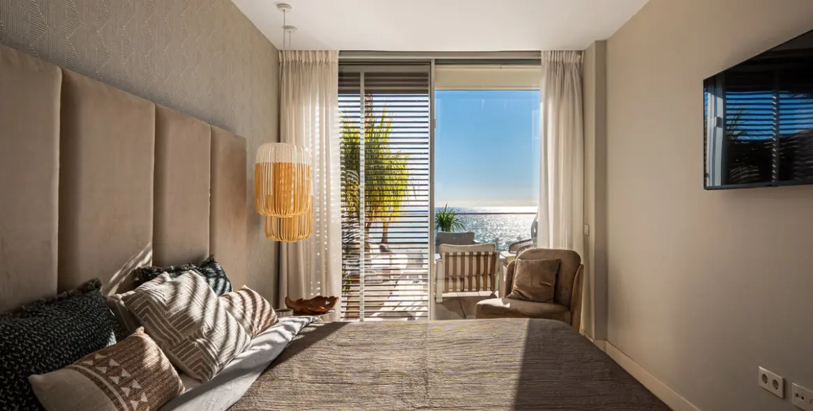 Sale of detached villa in Estepona 16