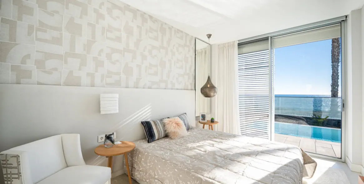 Sale of detached villa in Estepona 17