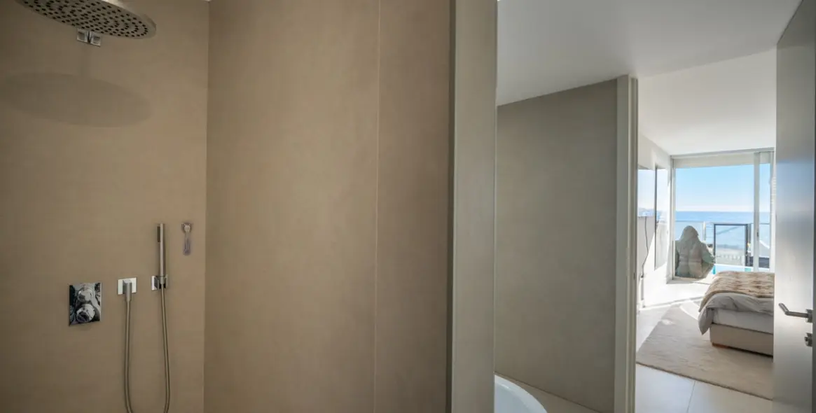 Sale of detached villa in Estepona 28