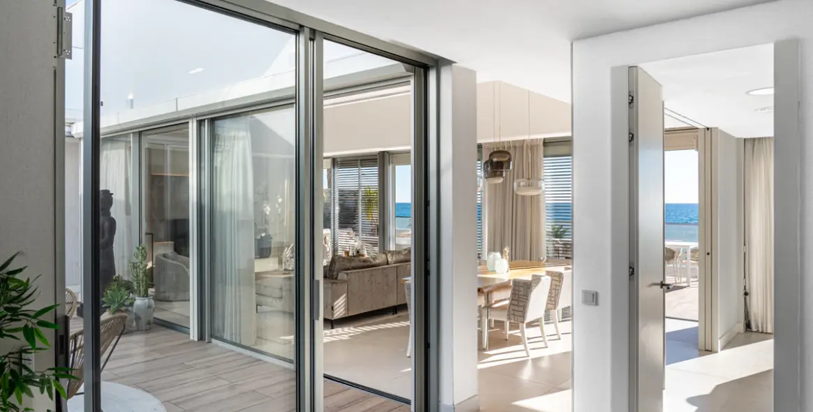 Sale of detached villa in Estepona 32