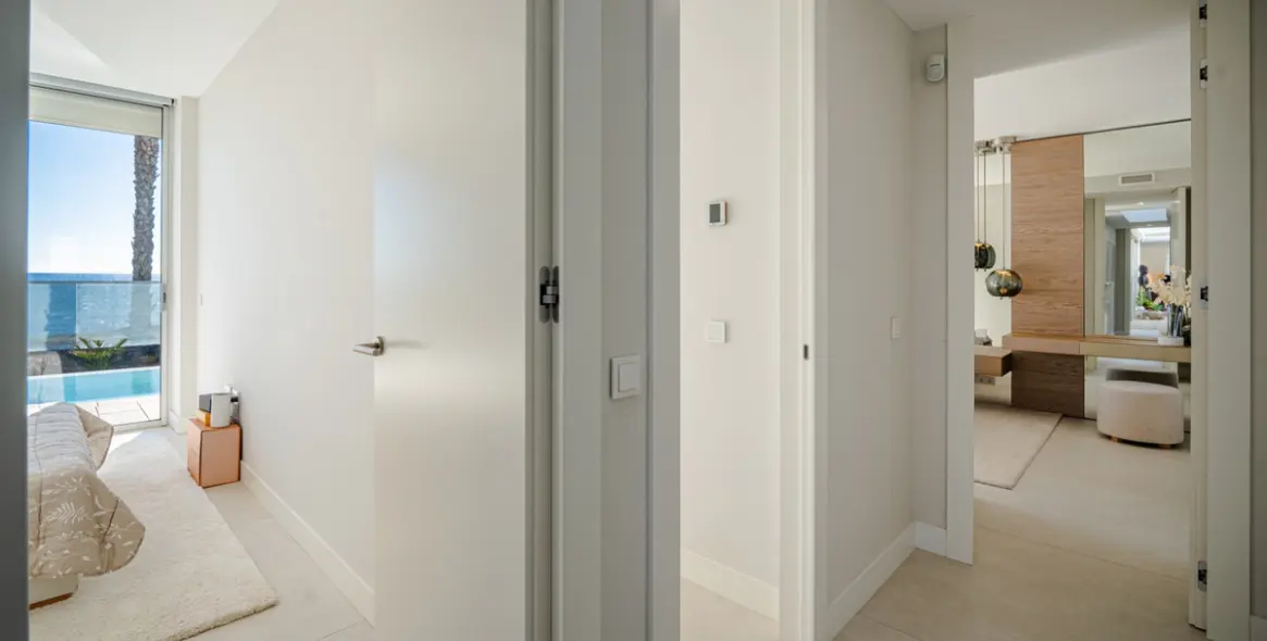 Sale of detached villa in Estepona 33