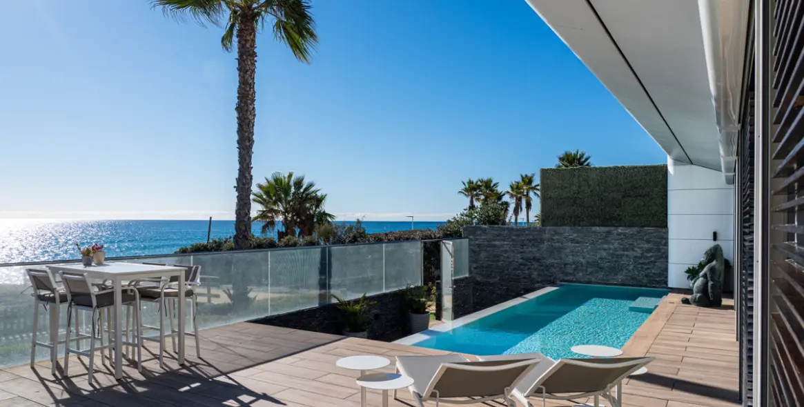 Sale of detached villa in Estepona 43