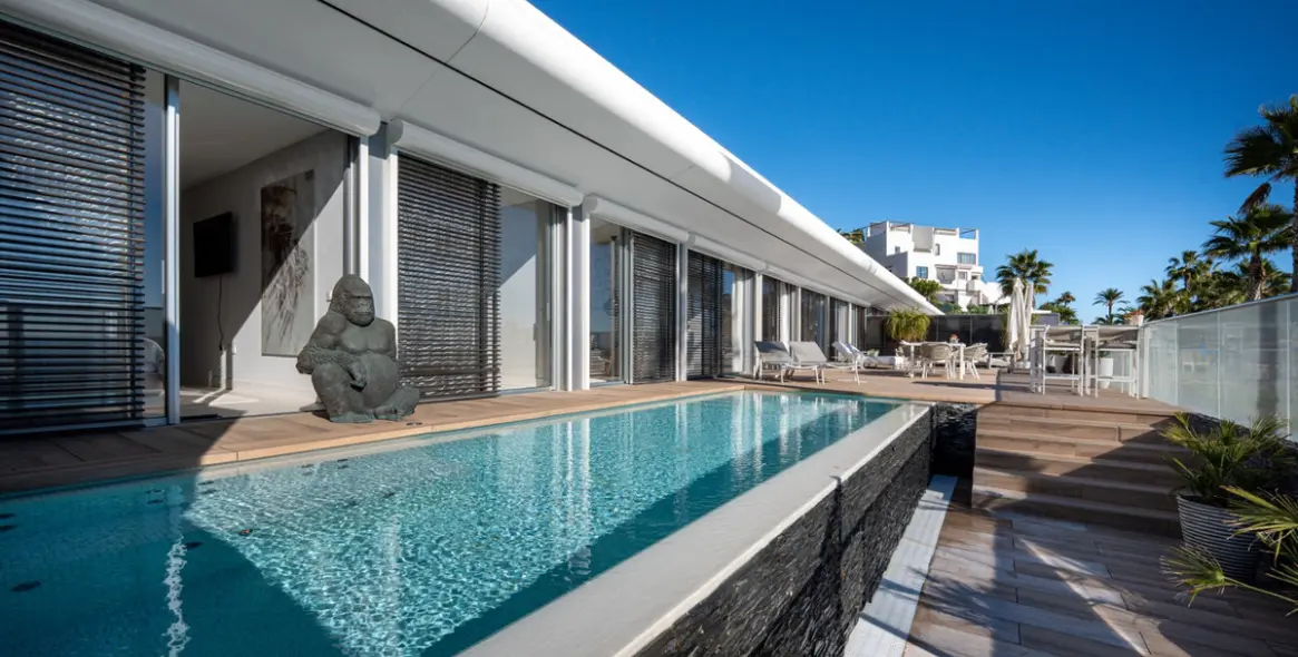 Sale of detached villa in Estepona 46