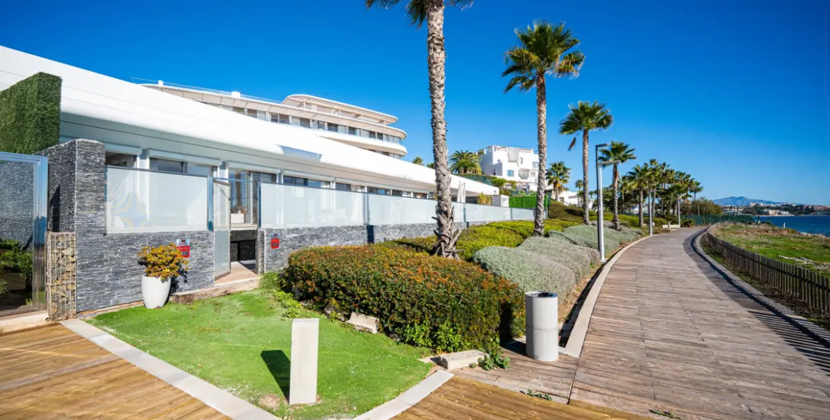Sale of detached villa in Estepona 59