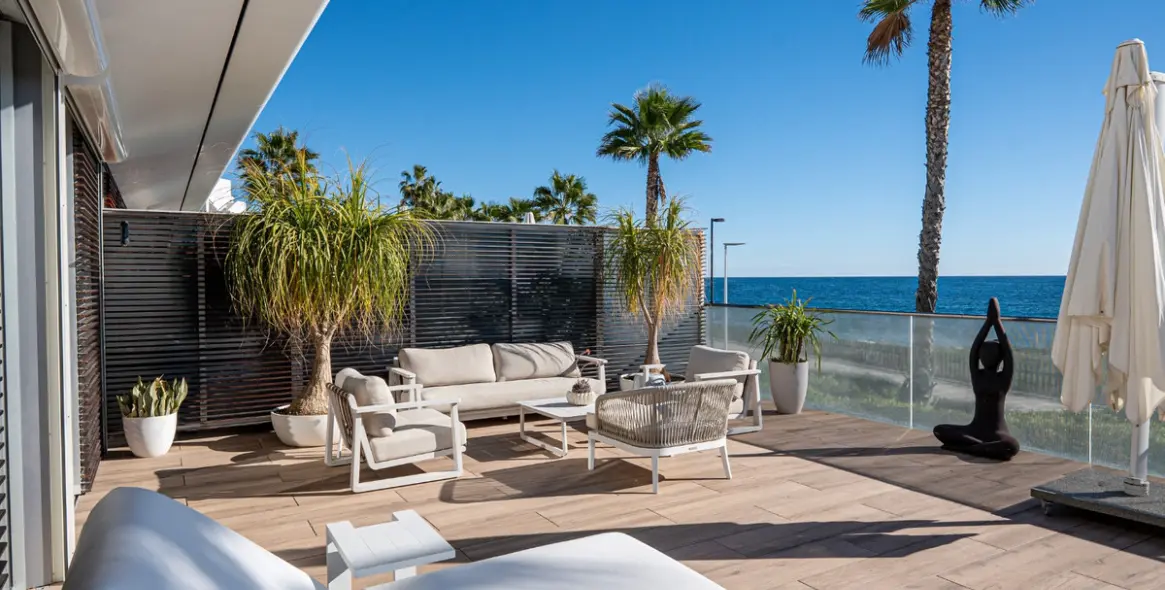 Sale of detached villa in Estepona 60