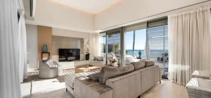 Продажа  отдельно стоящей виллы в Estepona 1