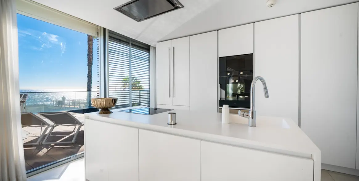 Продажа  отдельно стоящей виллы в Estepona 17