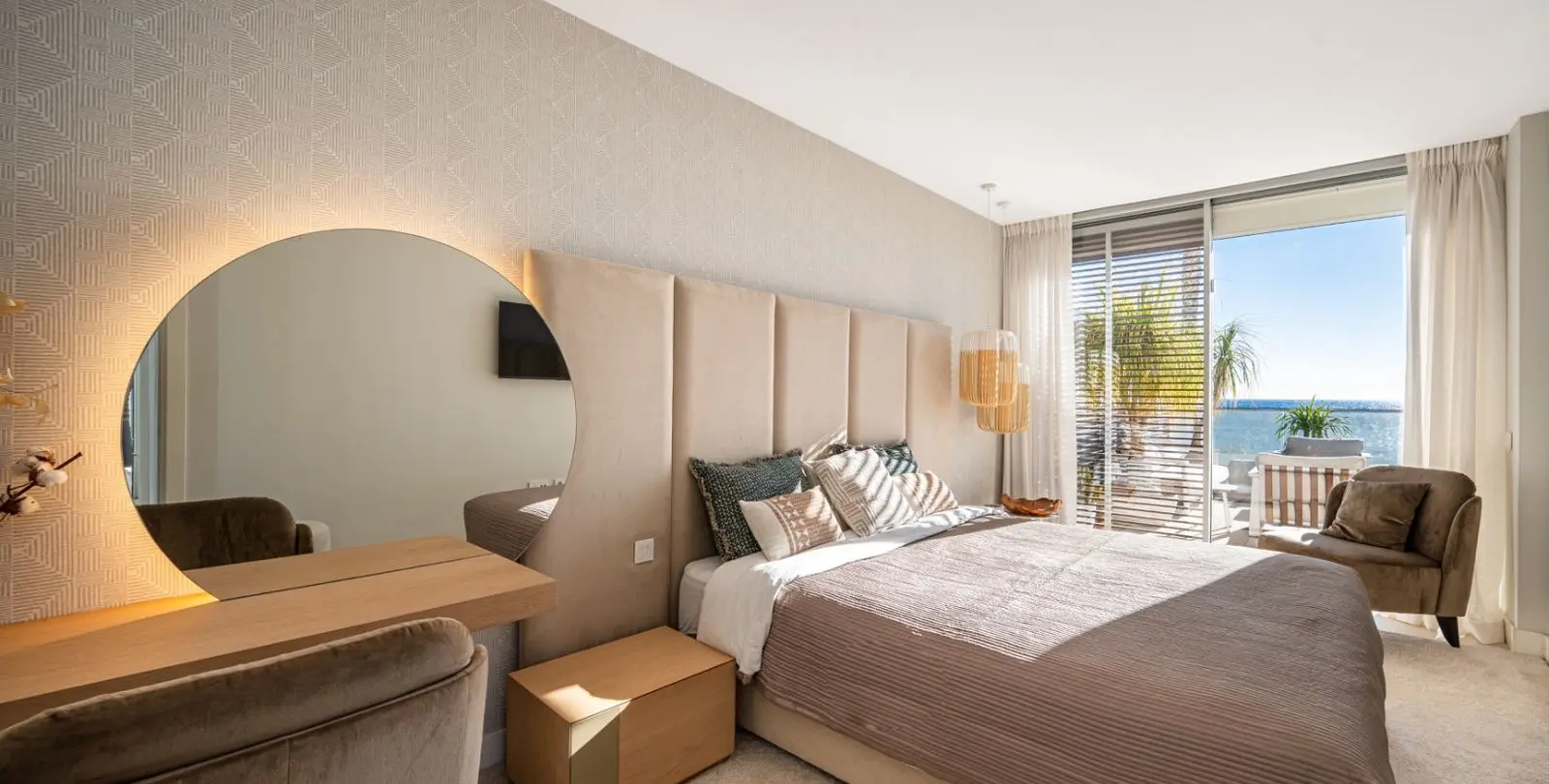 Sale of detached villa in Estepona 18