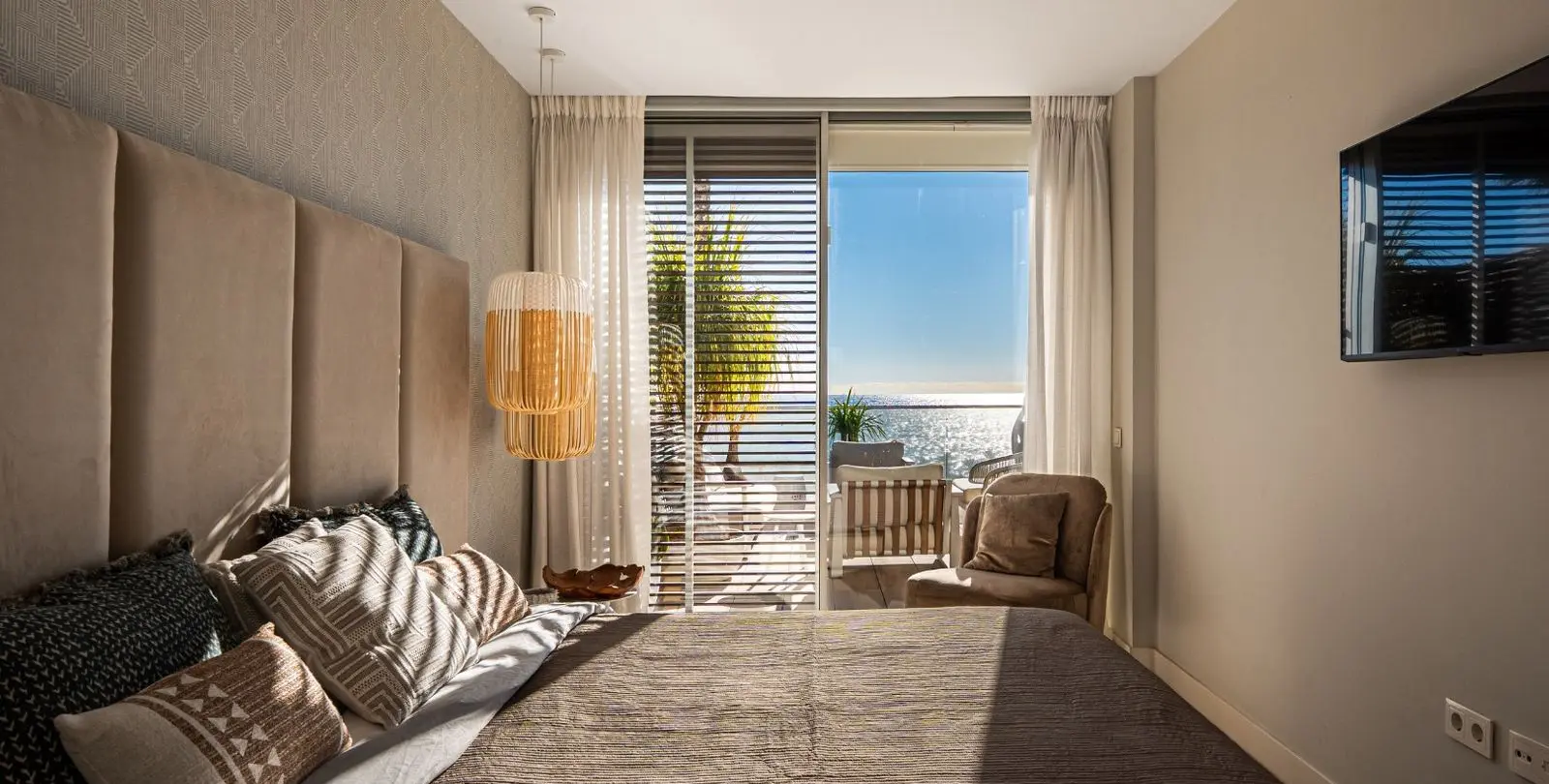 Sale of detached villa in Estepona 19