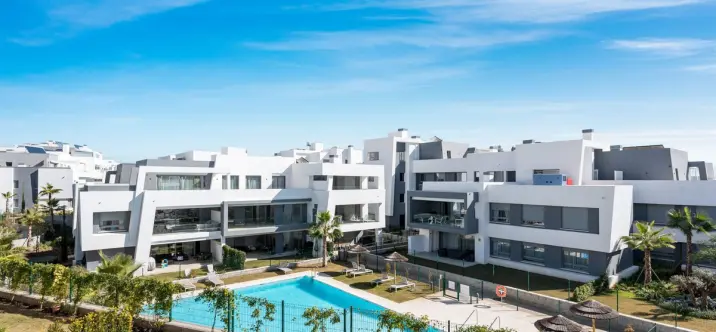 Alquiler a largo plazo de apartamento en planta baja en Estepona 0