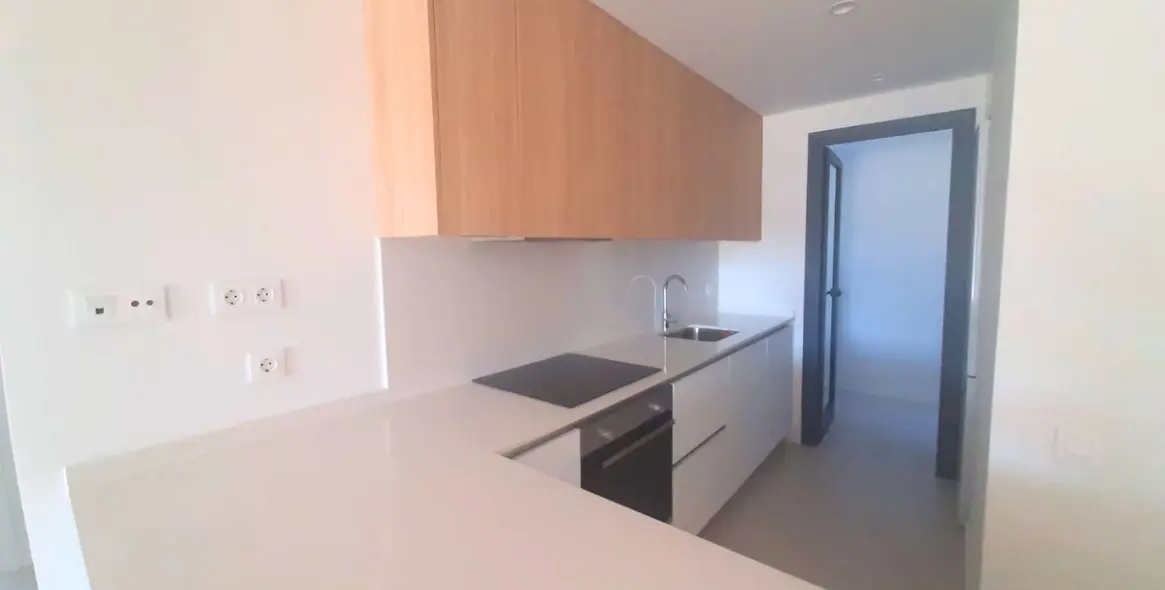 Alquiler a largo plazo de apartamento en planta baja en Estepona 13