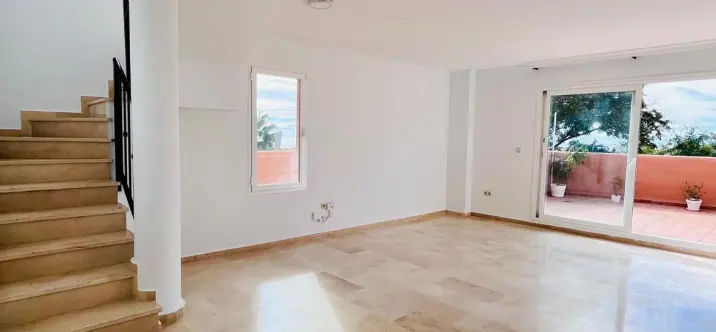 Sale of penthouse duplex in Elviria 2