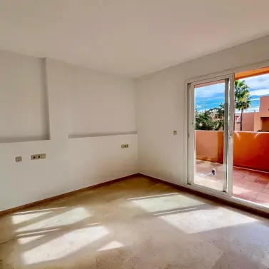 Venta de ático dúplex en Elviria