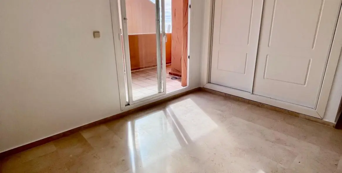 Sale of penthouse duplex in Elviria 12