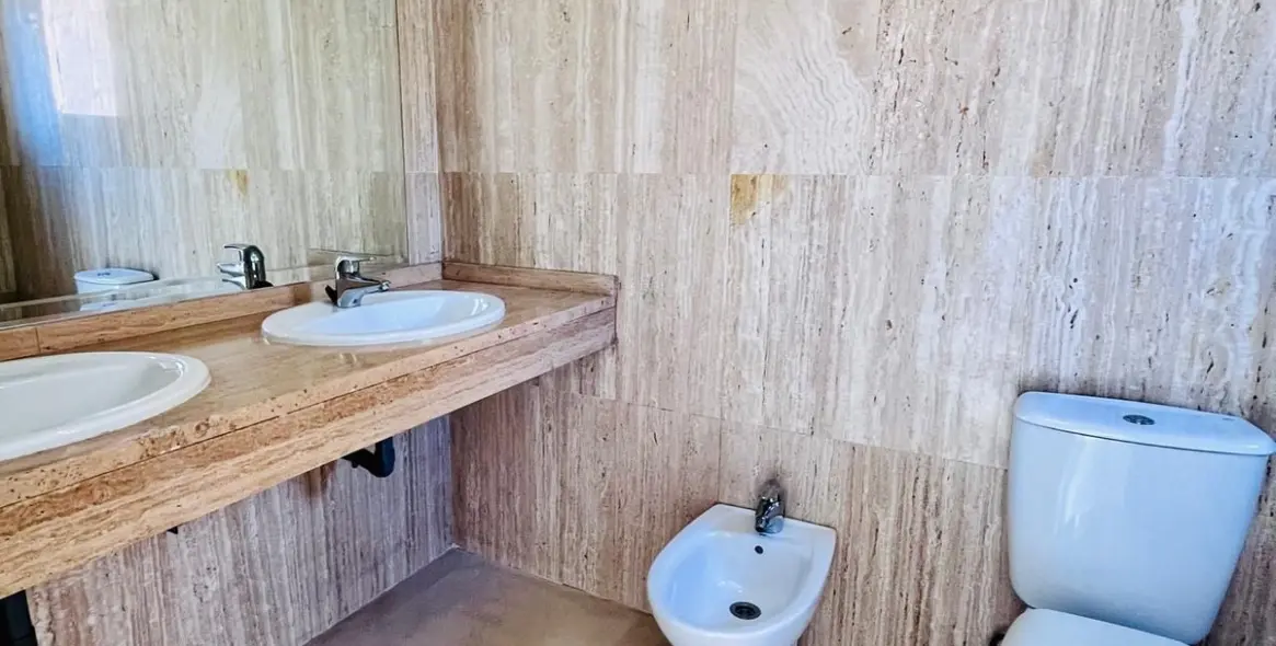 Sale of penthouse duplex in Elviria 13