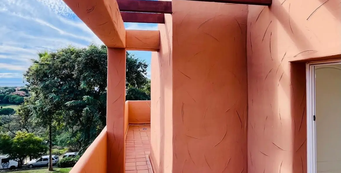 Sale of penthouse duplex in Elviria 18