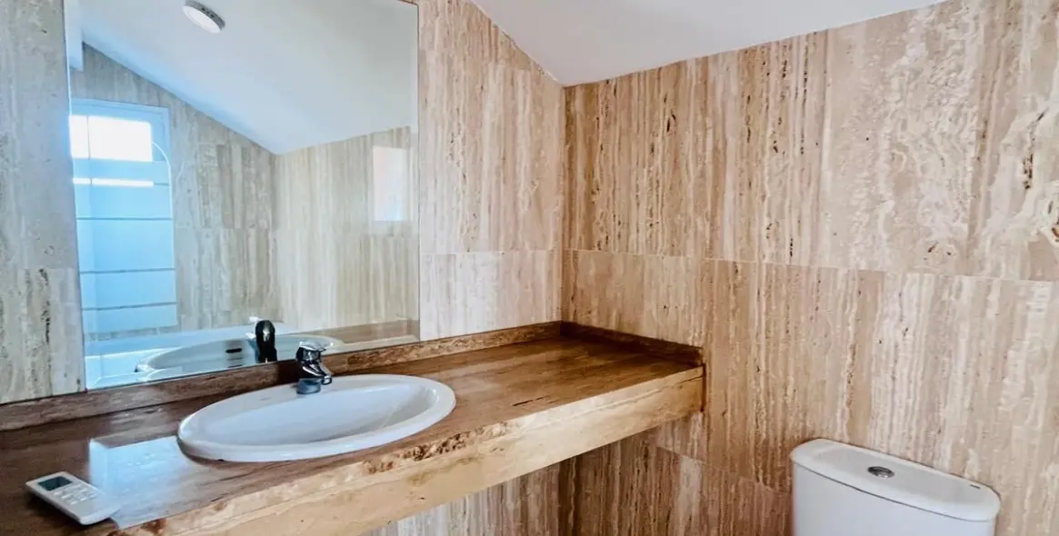 Sale of penthouse duplex in Elviria 27