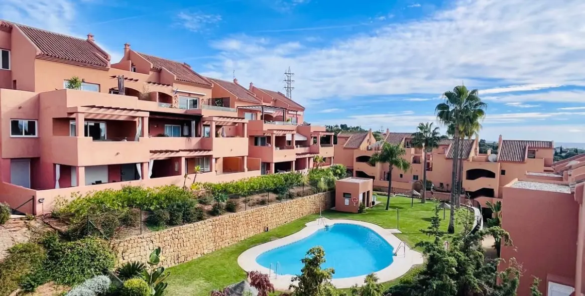 Sale of penthouse duplex in Elviria 34