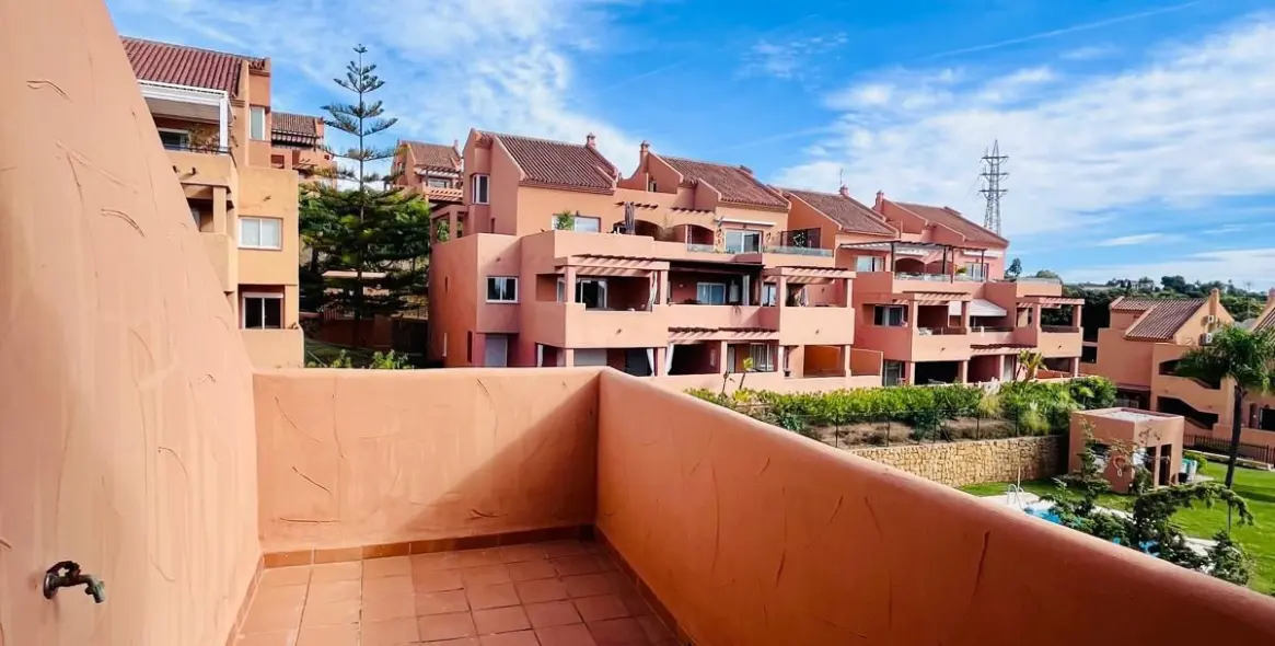 Sale of penthouse duplex in Elviria 21