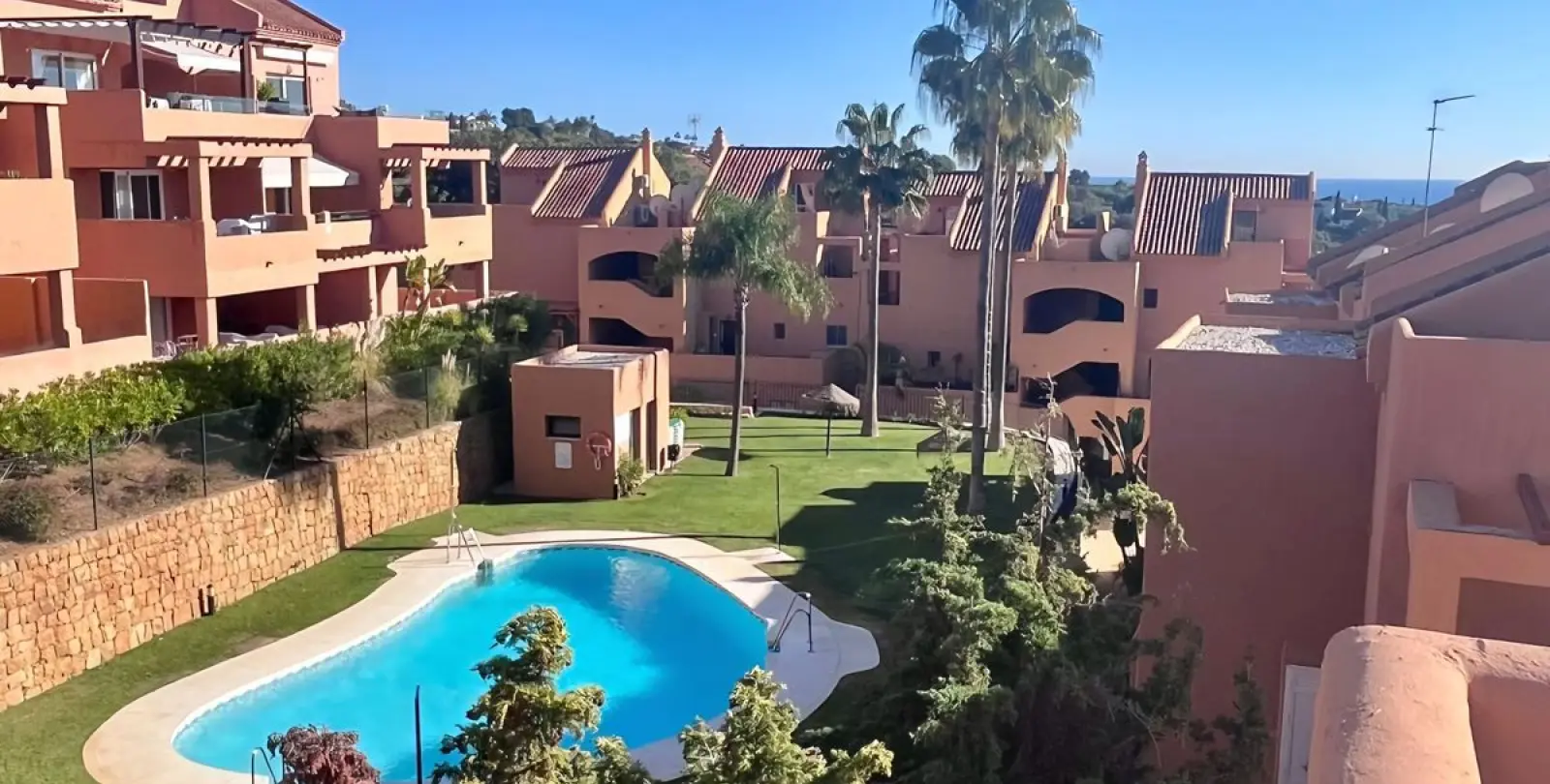 Sale of penthouse duplex in Elviria 2