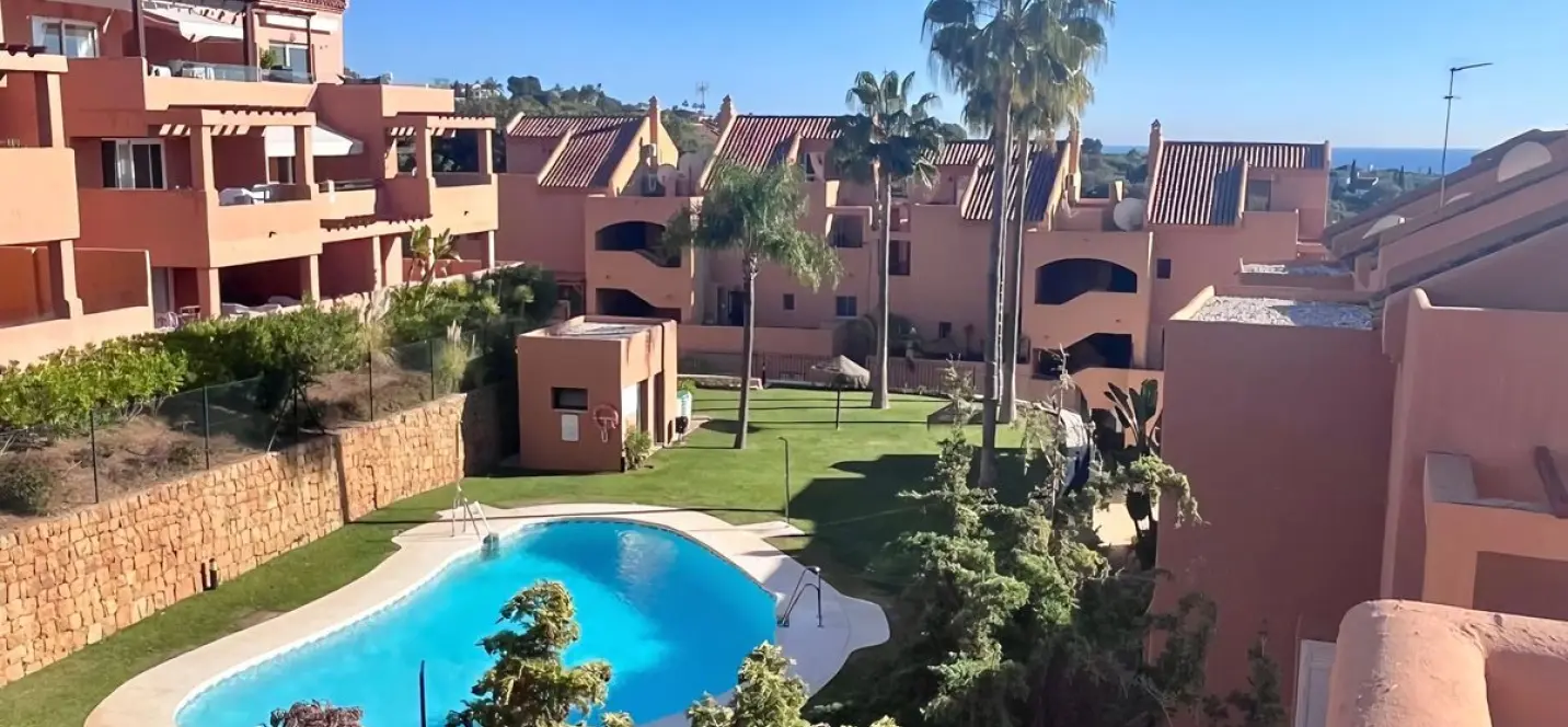 Sale of penthouse duplex in Elviria 1