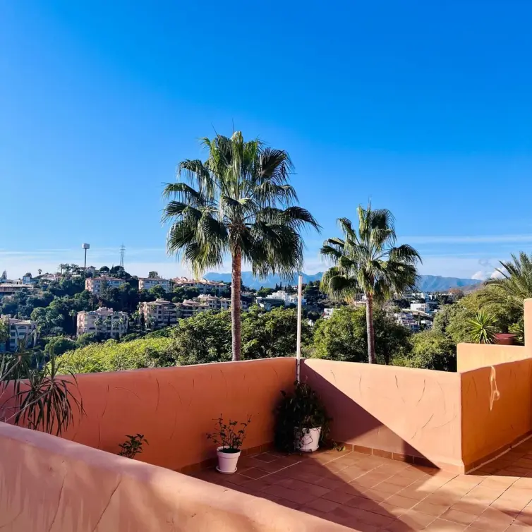 Sale of penthouse duplex in Elviria