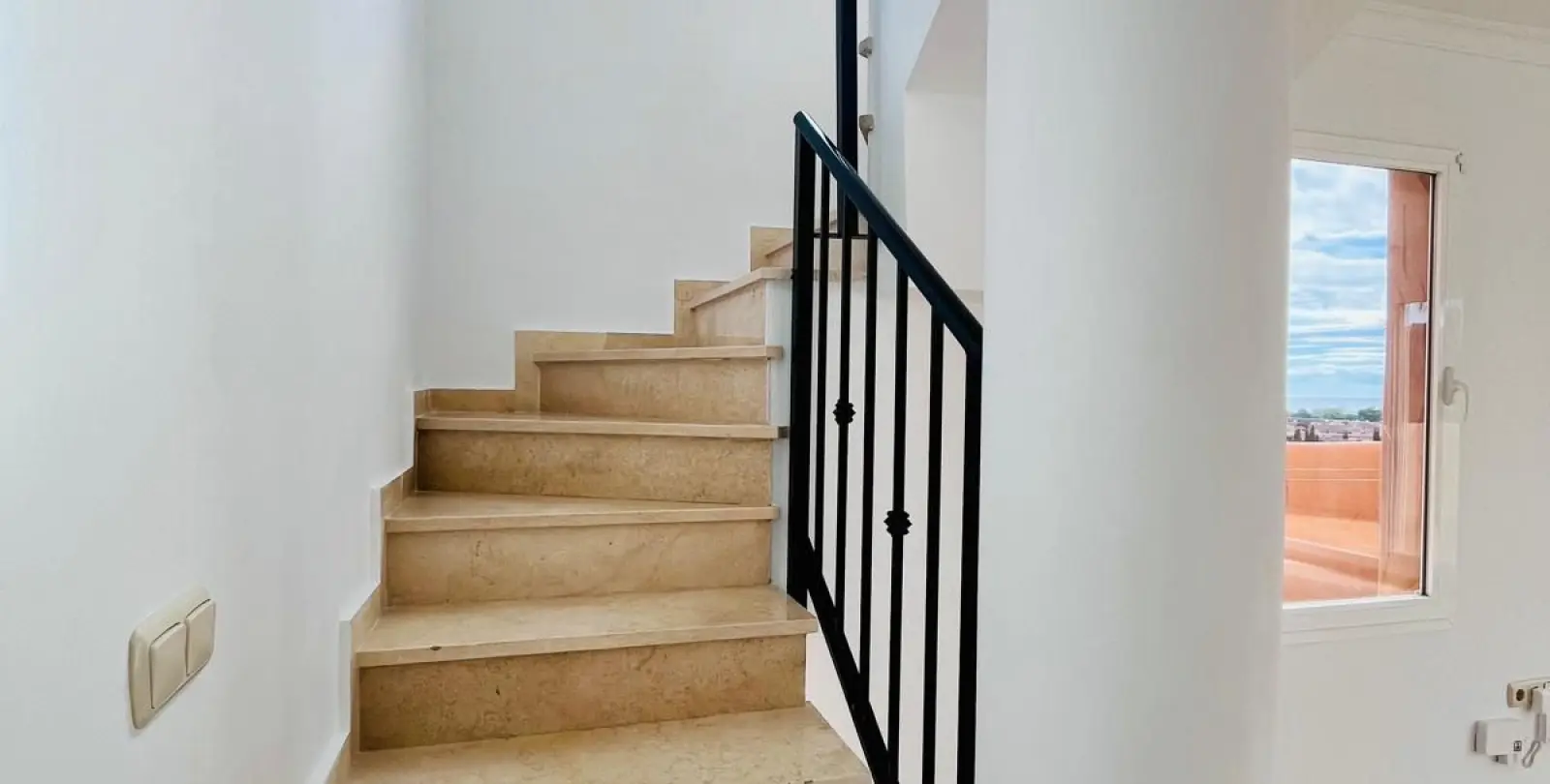 Sale of penthouse duplex in Elviria 15