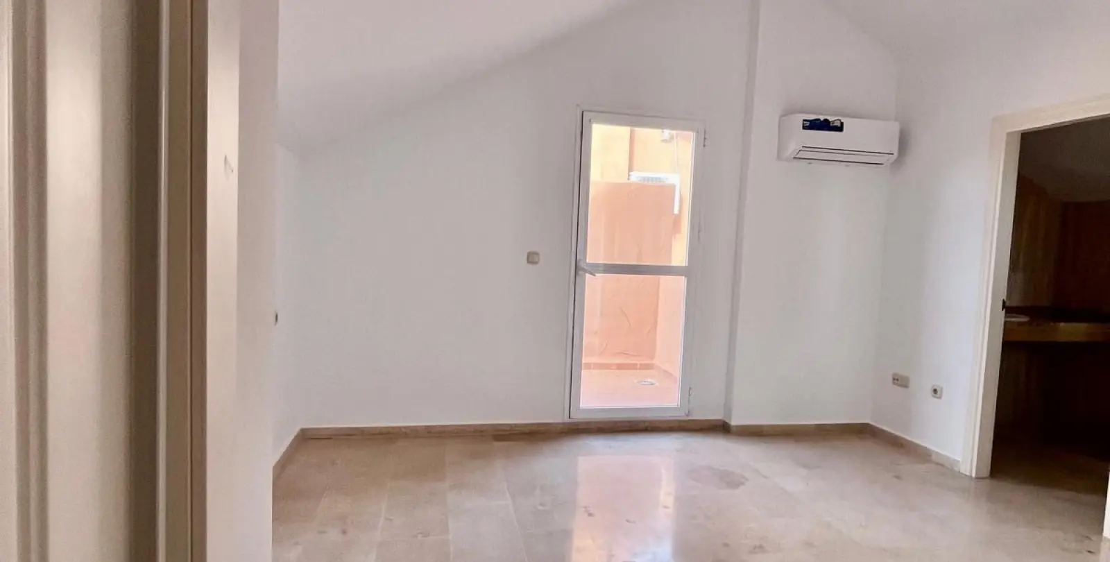 Sale of penthouse duplex in Elviria 17