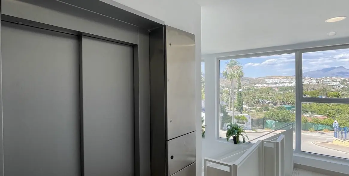 Продажа двухуровневого пентхауса в Cancelada 33