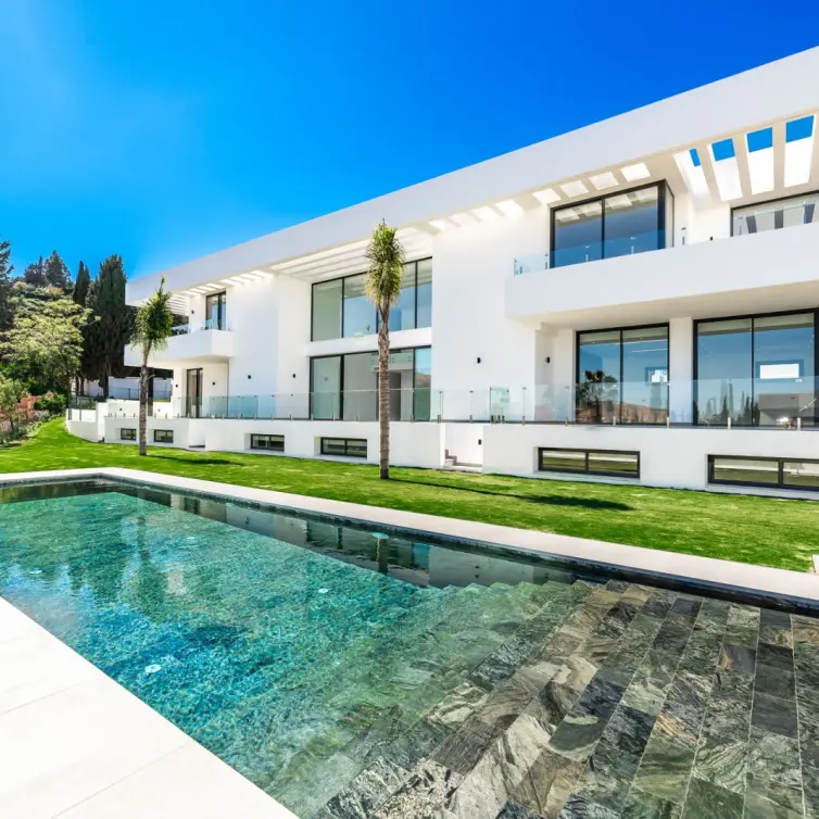 Sale of detached villa in Benahavís