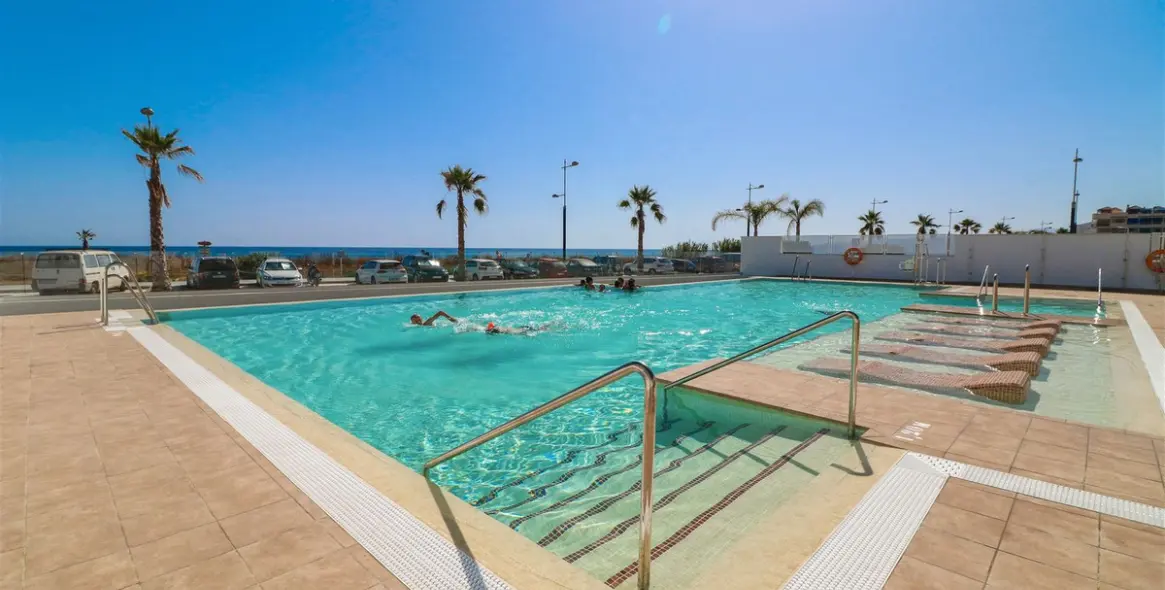 Продажа апартаментов на первом этаже в Torrox Costa 27