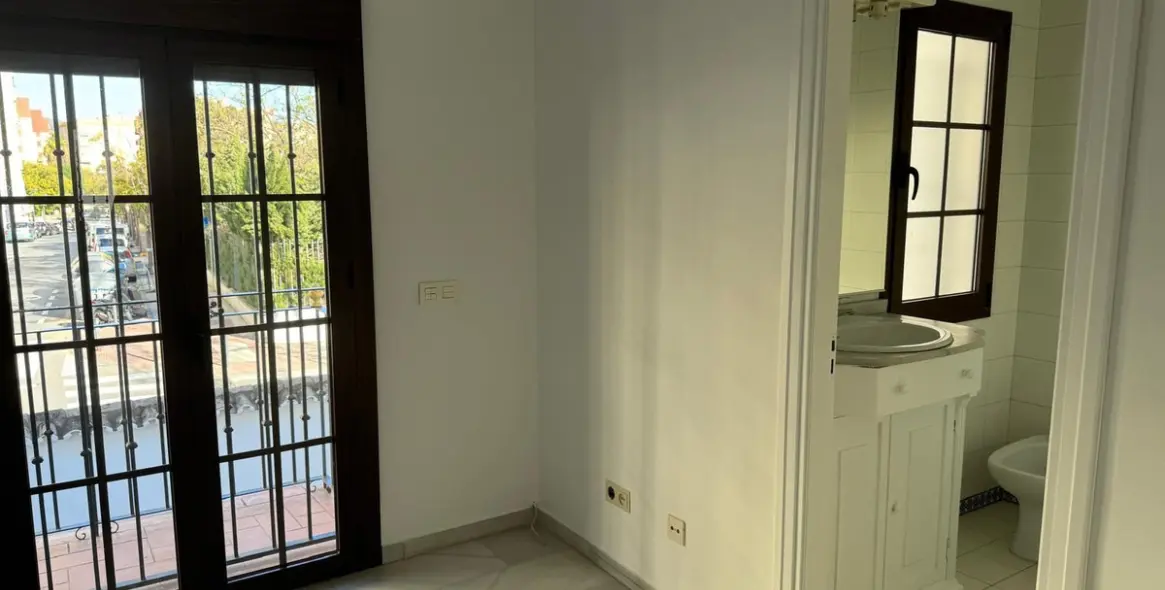 Sale of townhouse in Marbella 18