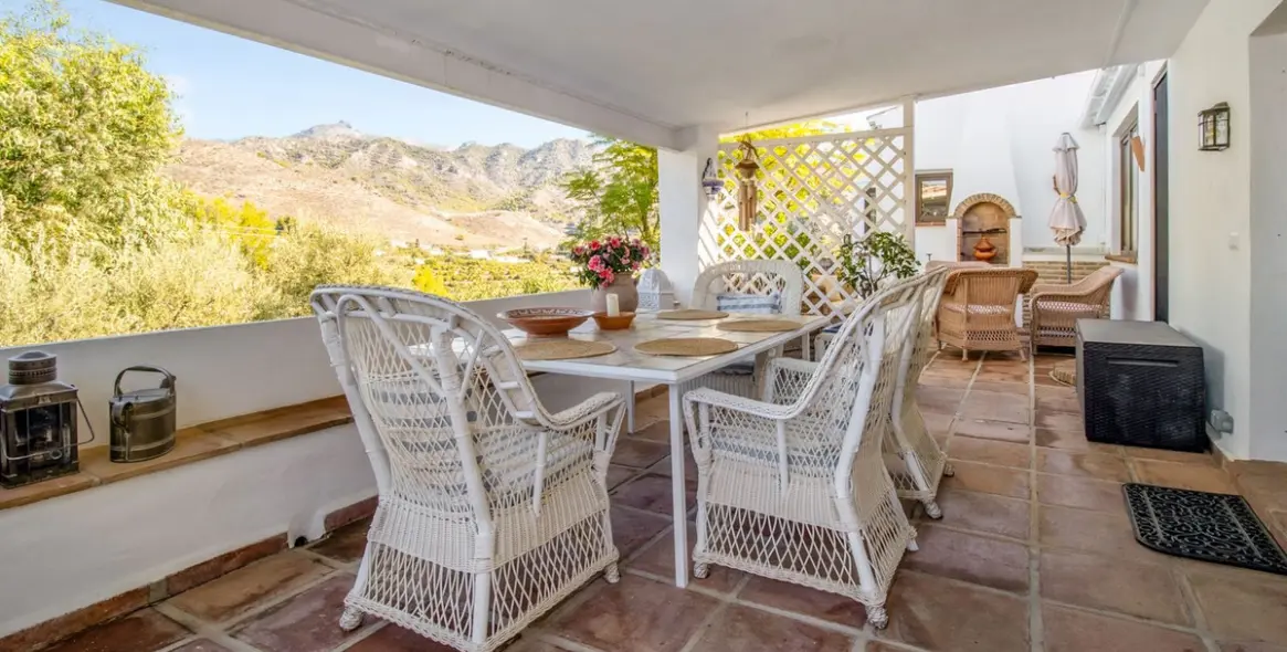 Продажа  отдельно стоящей виллы в Nerja 3