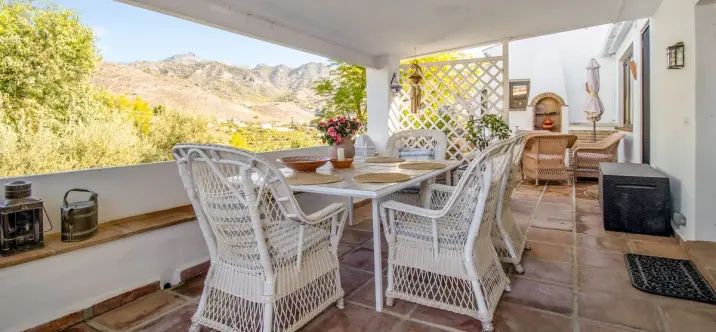 Продажа  отдельно стоящей виллы в Nerja 2