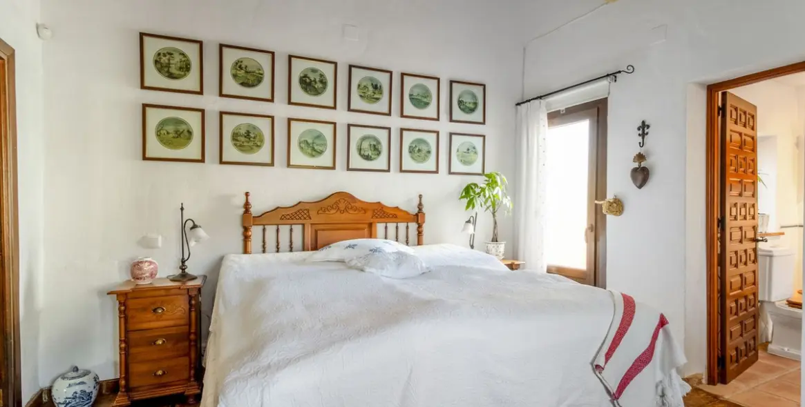 Продажа  отдельно стоящей виллы в Nerja 13