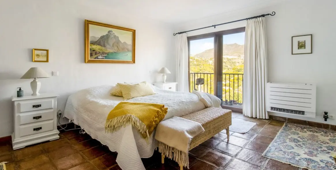 Sale of detached villa in Nerja 24